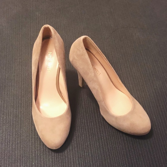 Nude Velvet Pumps - Picture 1 of 6